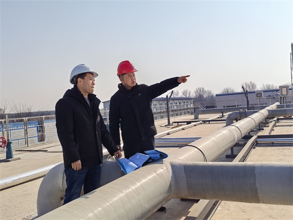 【我的新年欲望】生态建设公司陶巍(右一）.jpg